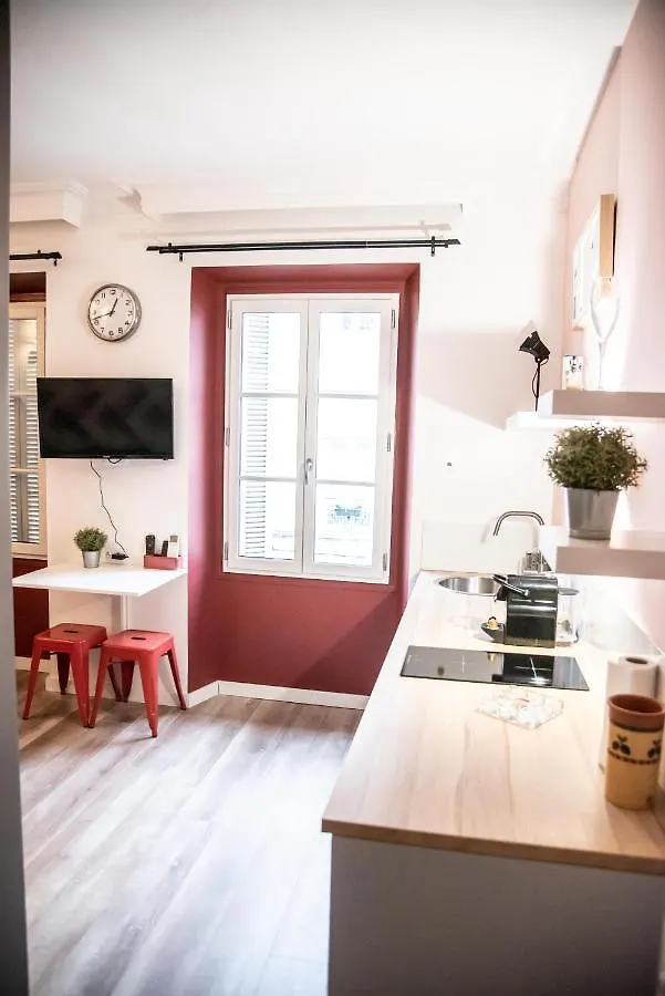 Le Petit Avignonnais - Aphrodite - Intramuros - Center -